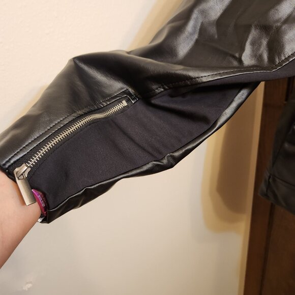 Torrid Size 3 v(22/24W) Faux Leather Sherpa Lined Moto Jacket NWT - Picture 9 of 14